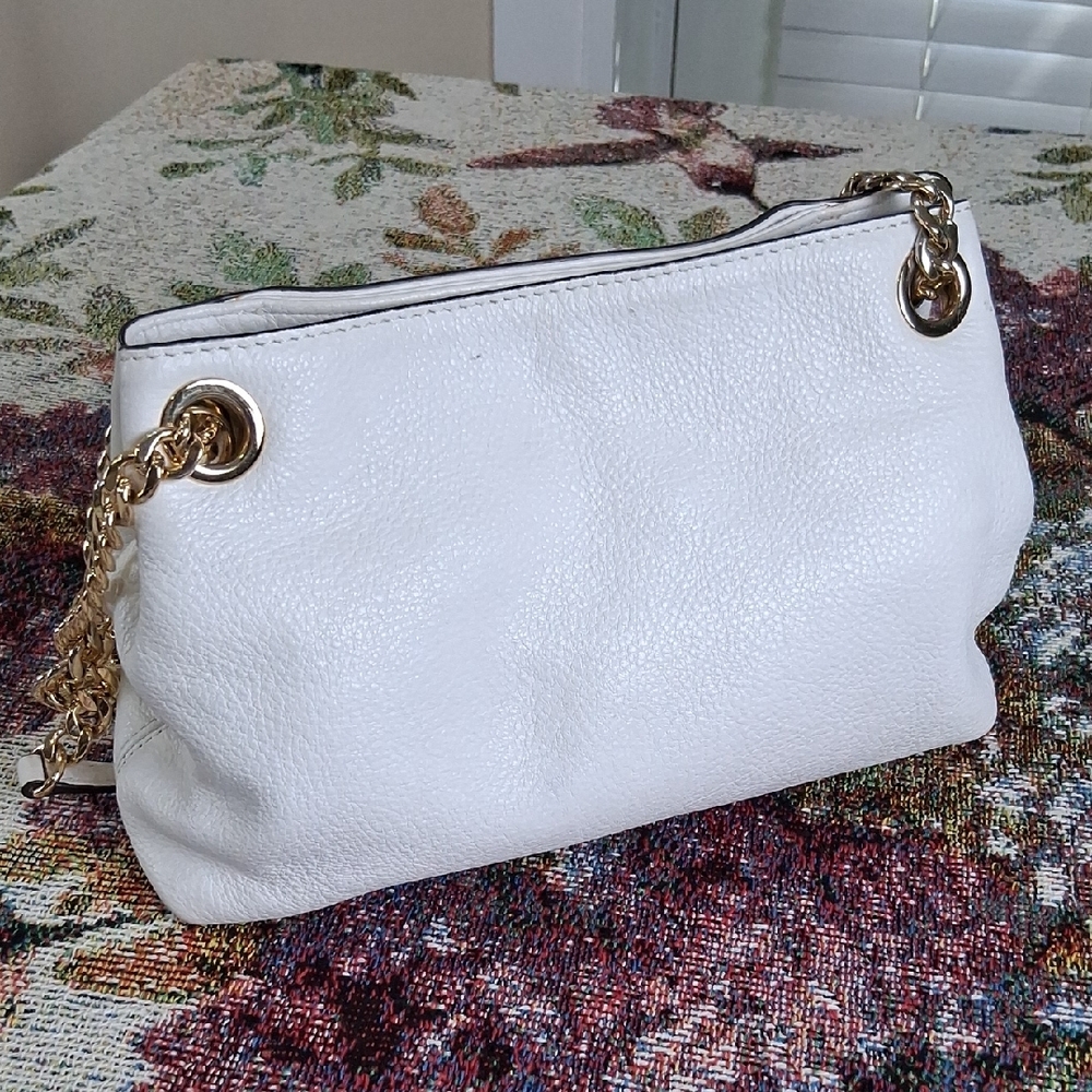 Michael Kors Cream Shoulder Bag with Gold Chain - Picture 4 of 17
